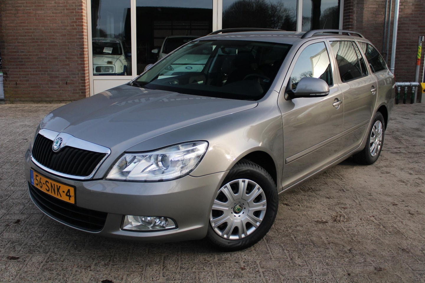 Skoda Octavia Combi - 1.2 TSI Airco, Cruise control, Elektrische ramen V, Mistlampen, Armsteun voor, Centrale de - AutoWereld.nl