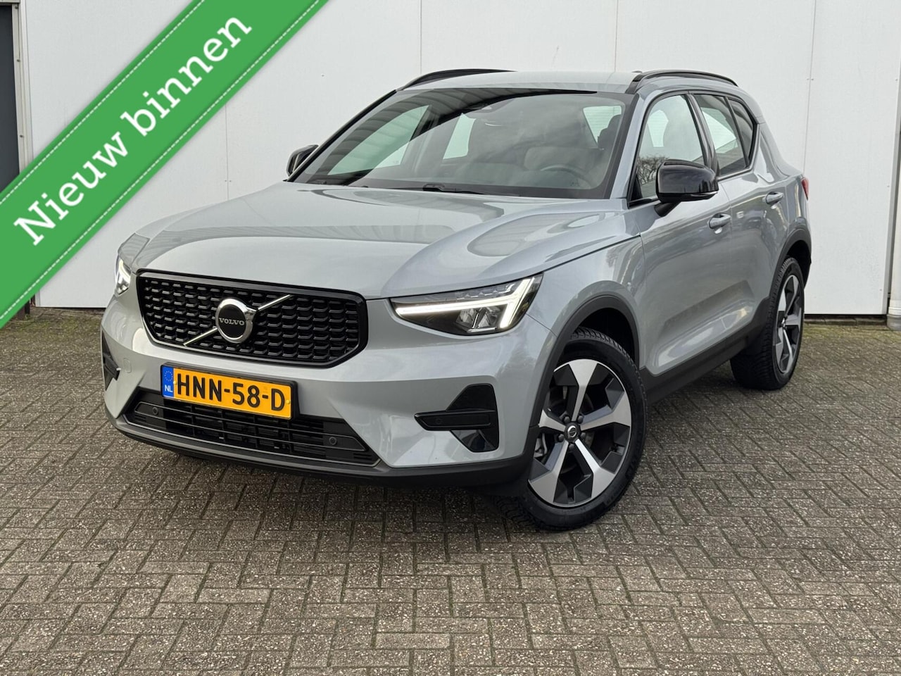 Volvo XC40 - 2.0 B4 Plus Dark|HK Audio|el.stoelen|19"|ACC|Blis|Trekh.| - AutoWereld.nl