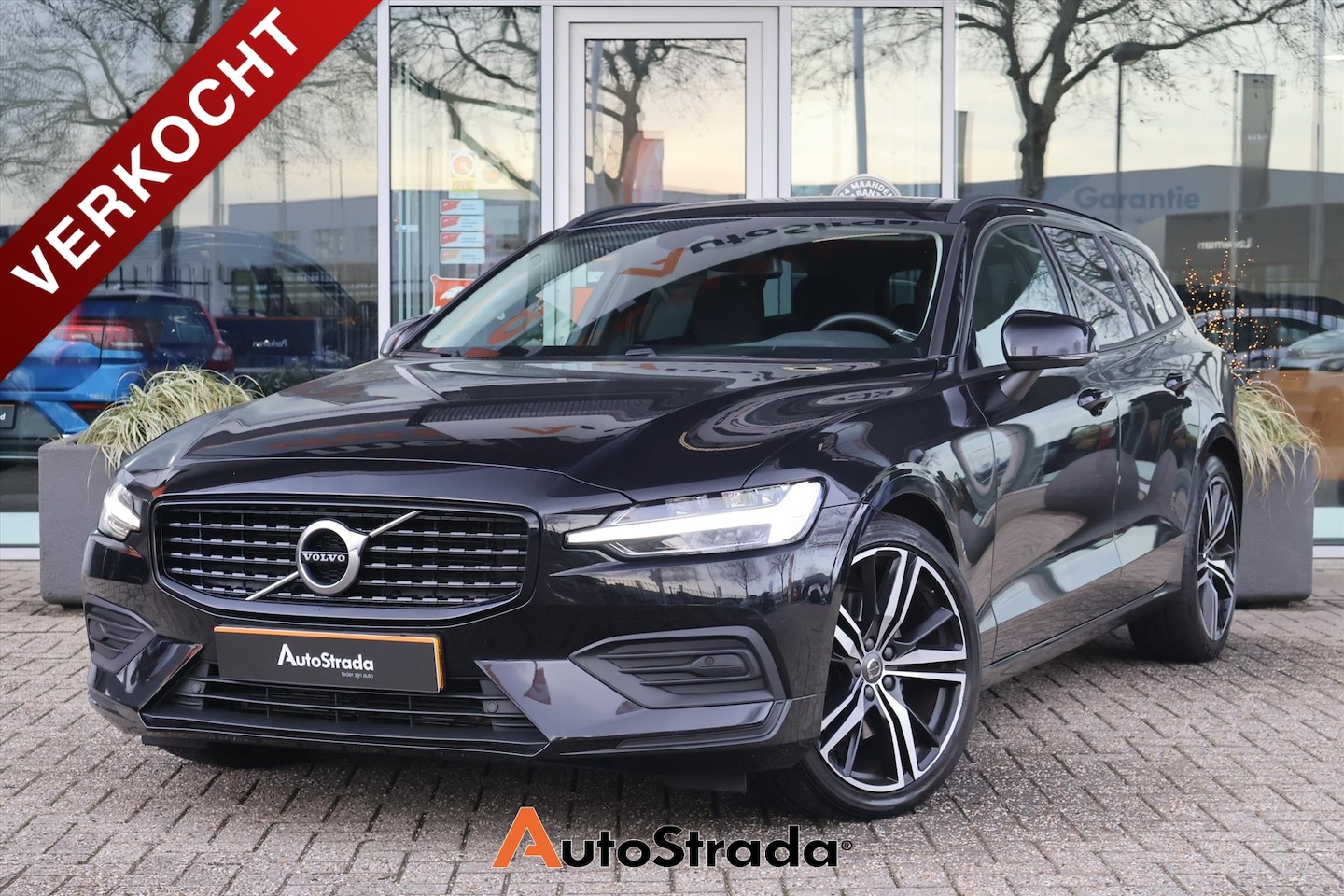 Volvo V60 - B3 Momentum Advantage 163pk | Cruise | Climate | Navigatie | Carplay | LED | Parkeersensor - AutoWereld.nl
