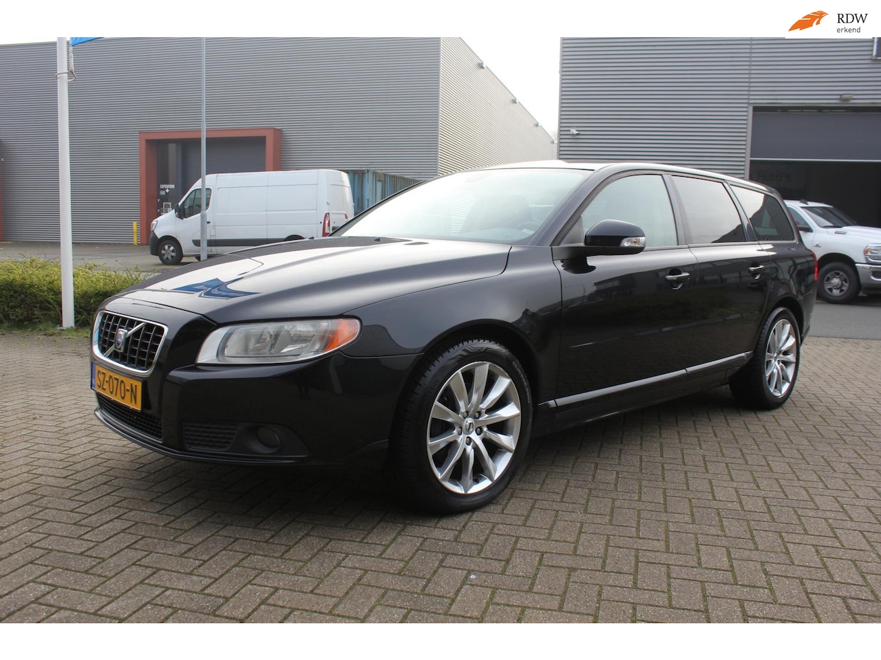 Volvo V70 - 2.5T Momentum 2.5T Momentum - AutoWereld.nl