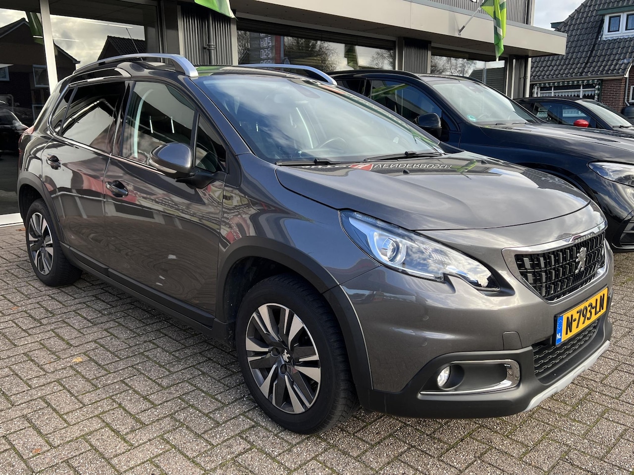 Peugeot 2008 - 1.2 PureTech Allure 110pk | Automaat | Navi | Clima | Cruise Control - AutoWereld.nl