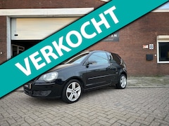 Volkswagen Polo - 1.2 Easyline Black Edition | Achteruitrijcamera | Airco | Stoelverwarming