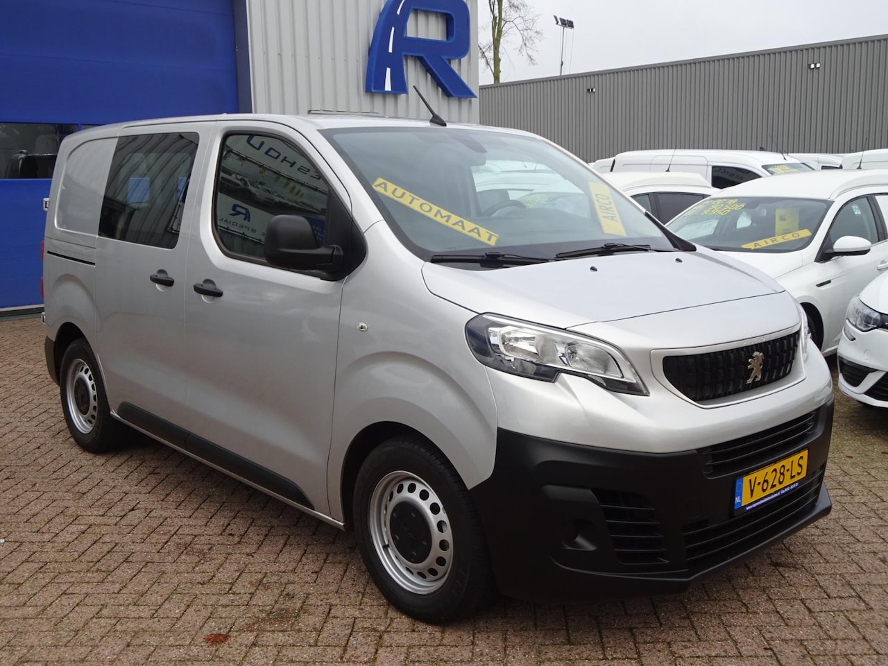 Peugeot Expert - 226C 1.6 BlueHDI 95 Premium AUTOMAAT L1 3 ZITPLAATSEN AIRCO CRUISE CONTROL - AutoWereld.nl