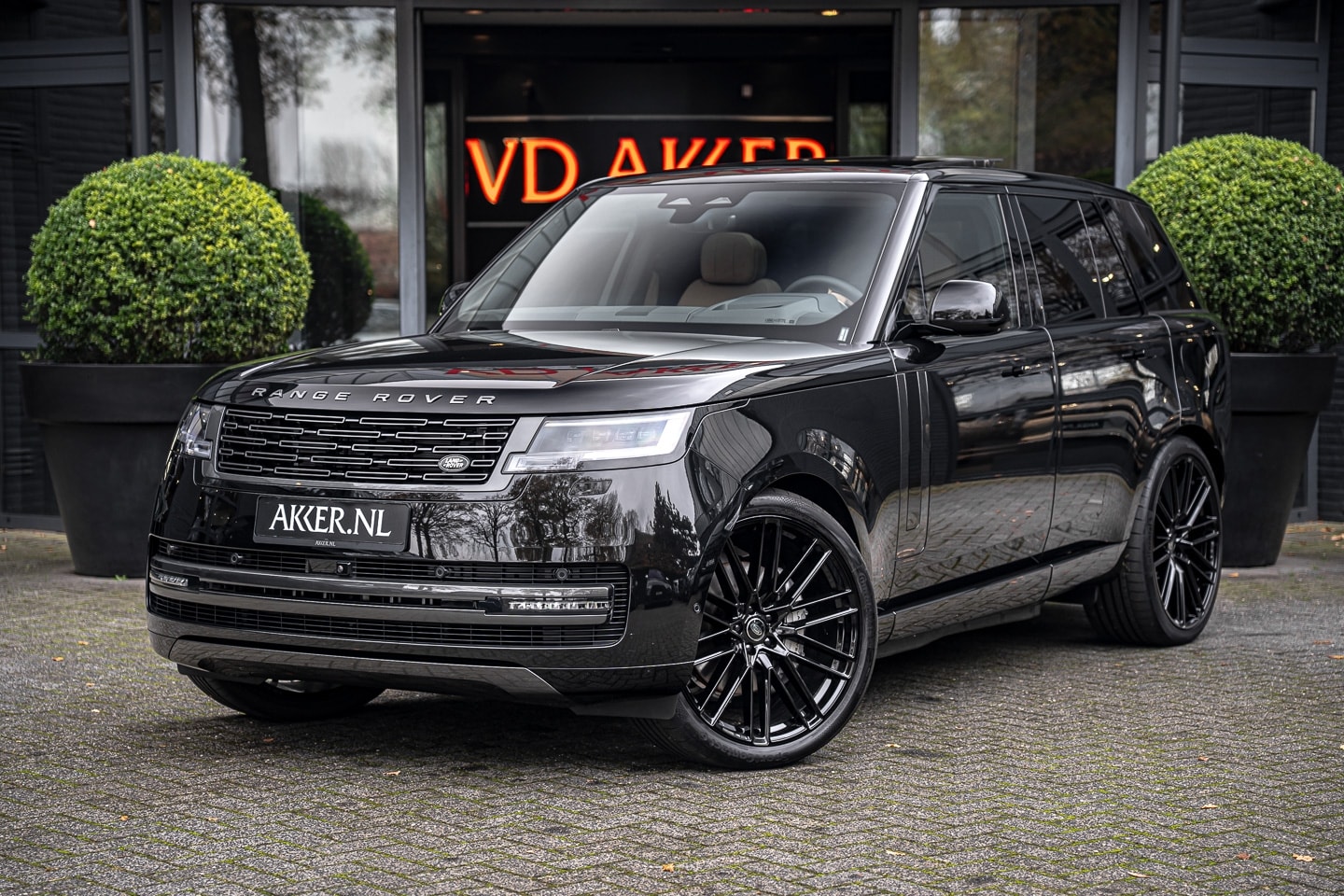 Land Rover Range Rover - LANDROVER P460e HSE | Head-up | Vierwielsturing | Pano.dak | St.Koeling v+a | Shadow Pack - AutoWereld.nl