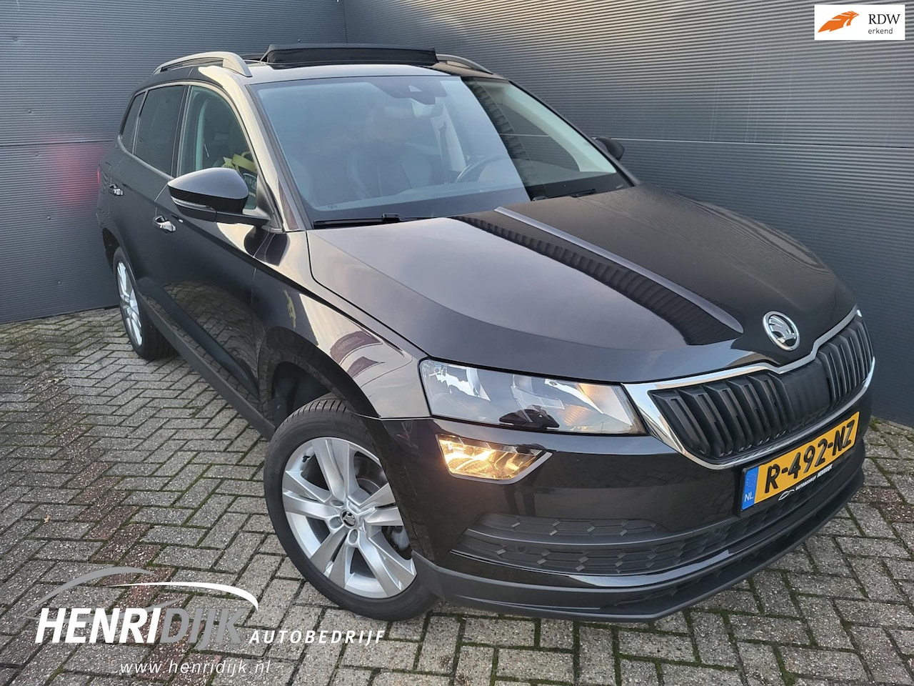 Skoda Karoq - 1.5 TSI ACT Style Business Leder / Panodak / Camera / Trekhaak / Cruise - AutoWereld.nl