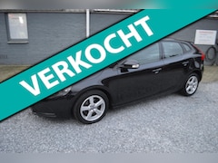 Volvo V40 - 1.6 D2 Kinetic Airco 5Drs Trekhaak BJ 2012