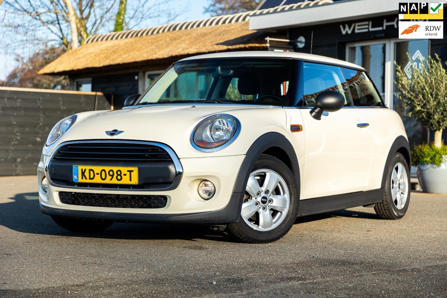 MINI One - Mini 1.2 102 PK Business NL-Auto I NAP I Airco I Cruise I Sfeerverlichting I Navigatie I D - AutoWereld.nl