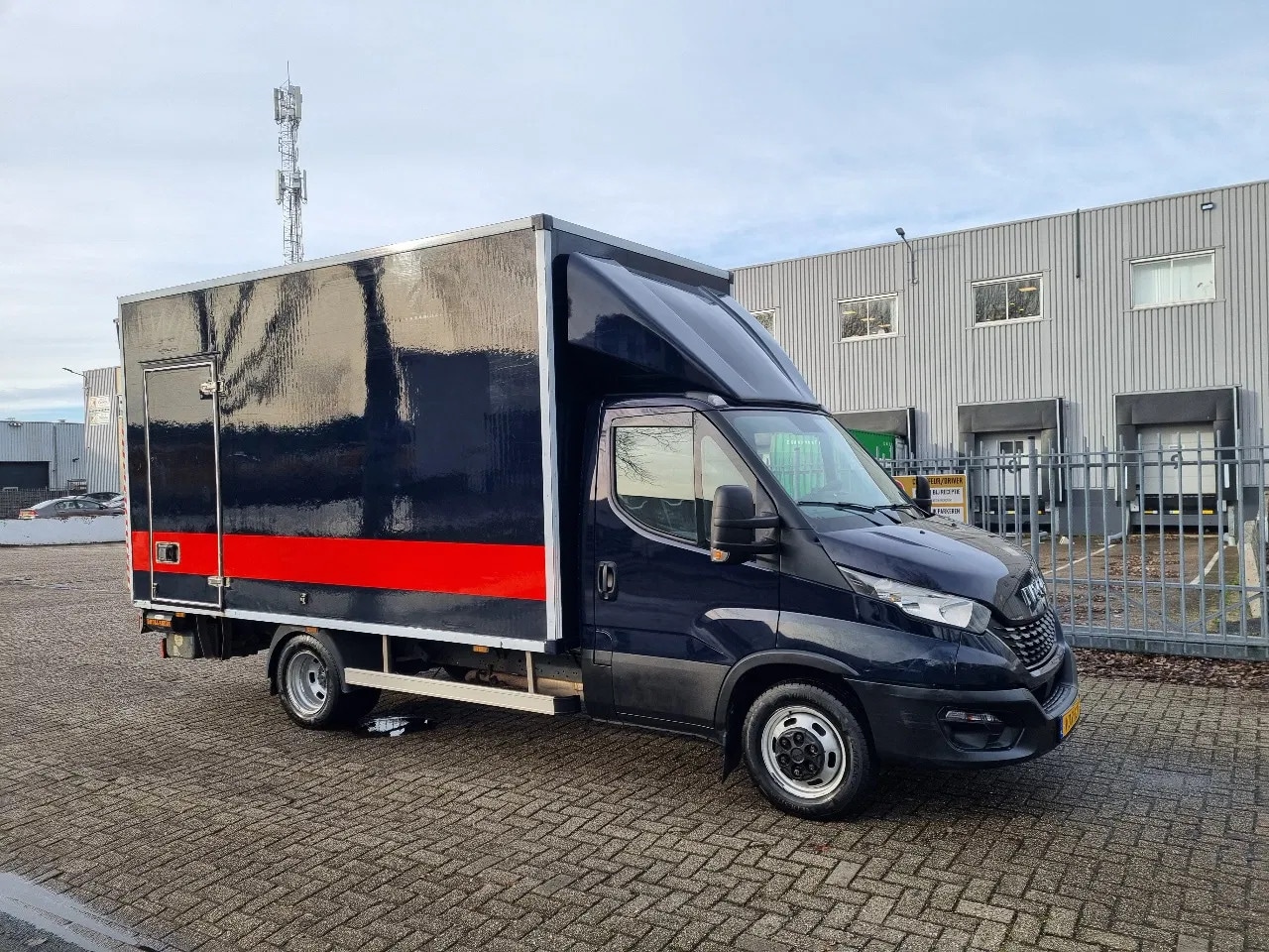 Iveco Daily - 35C18 3.0D Bakwagen LBW Laadklep Euro 6 GVW 3500KG - AutoWereld.nl