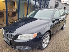 Volvo V70 - 2.5T Momentum Automaat H.LEER / XENON / YOUNGTIMER