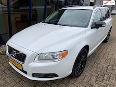 Volvo V70 - 2.5FT Summum 230PK NAVI / XENON / LEER / PDC / BLIS