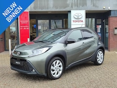 Toyota Aygo X - 1.0 VVT-i AUTOMAAT PULSE STOELVERWARMING 4S-BANDEN APPLE/ANDROID CAMERA CLIMA LM-VELGEN