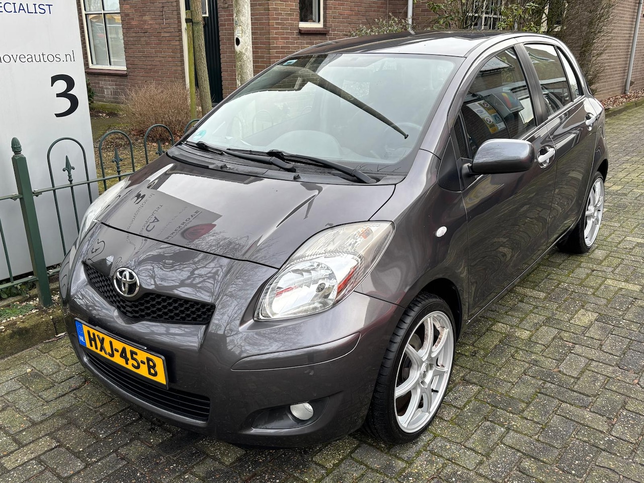Toyota Yaris - 1.3 VVT-i Aspiration 1.3 VVTi Aspiration - AutoWereld.nl
