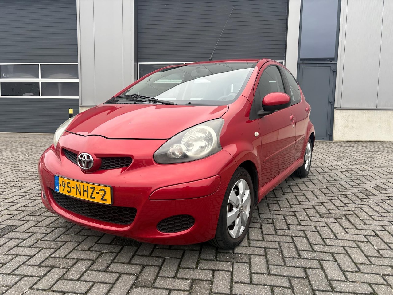 Toyota Aygo - 1.0-12V Aspiration Red-LM velgen - AutoWereld.nl