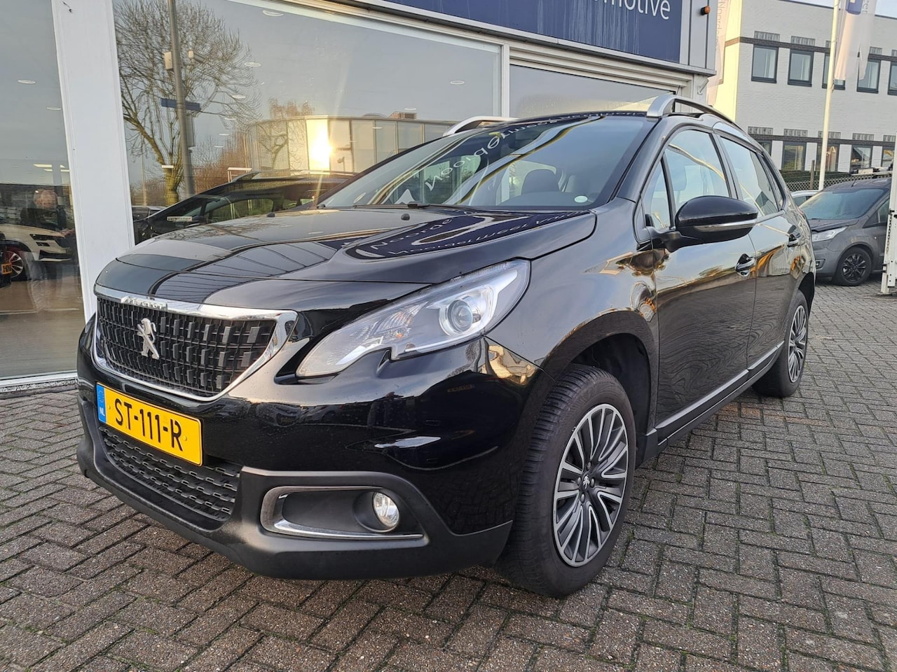 Peugeot 2008 - 1.2 PureTech navigatie / trekhaak / app - AutoWereld.nl