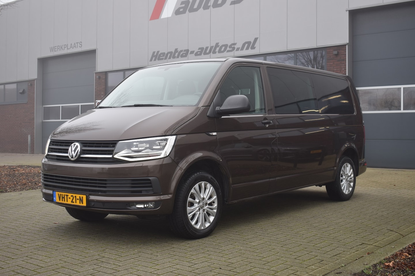 Volkswagen Transporter Caravelle - 2.0 TDI 150pk L2H1 DC Caravelle 6-Persoons - AutoWereld.nl