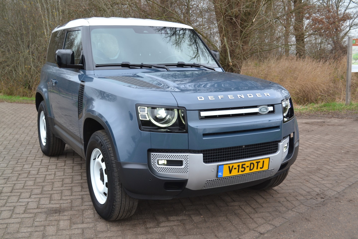 Land Rover Defender Hard Top - 3.0 D200 90 MHEV SE 3.0 D200 90 MHEV SE - AutoWereld.nl