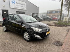 Hyundai i20 - 1.2i AIRCO| 5DRS| NIEUW MODEL| LICHTE SCHADE