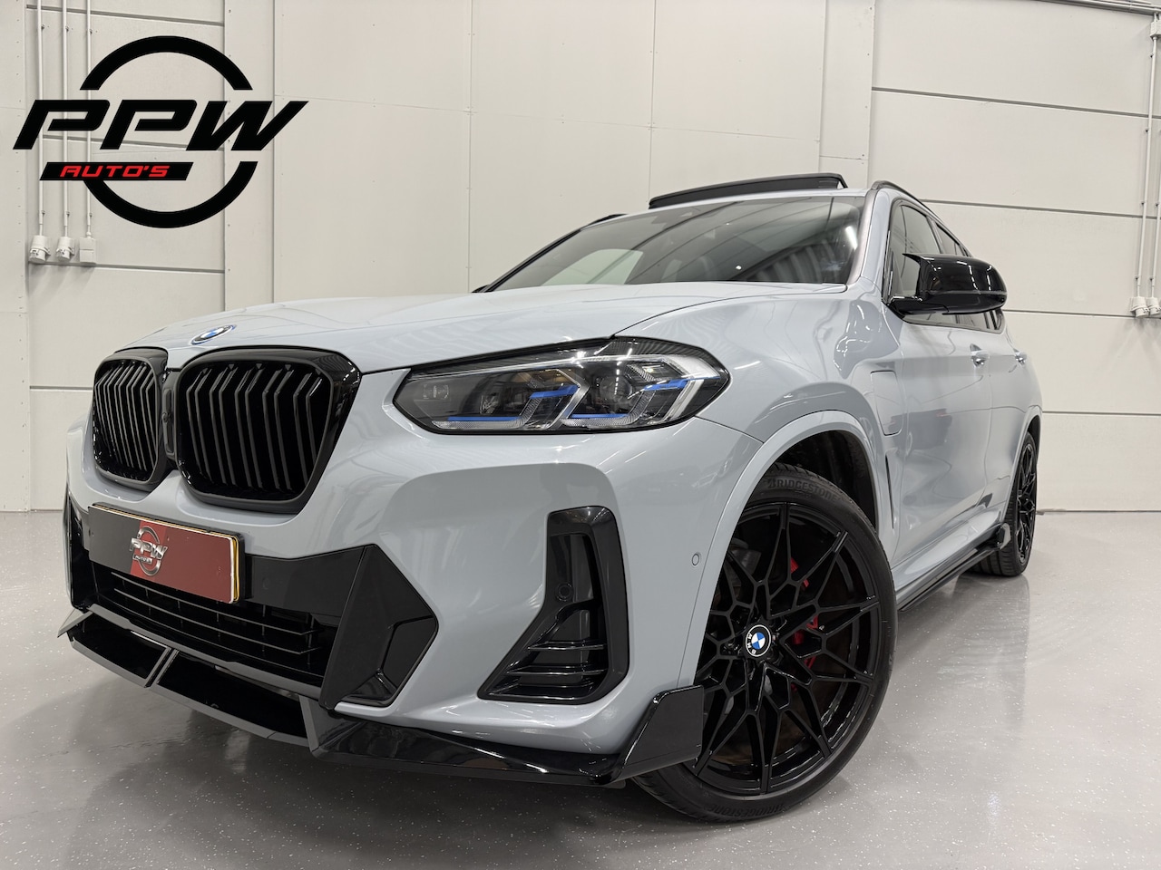 BMW X3 - xDrive30e M-Sport Facelift PERFORMANCE BODYKIT BROOKLYN-GRAU/PANO/H&K/HEAD-UP/LASER/CAMERA - AutoWereld.nl