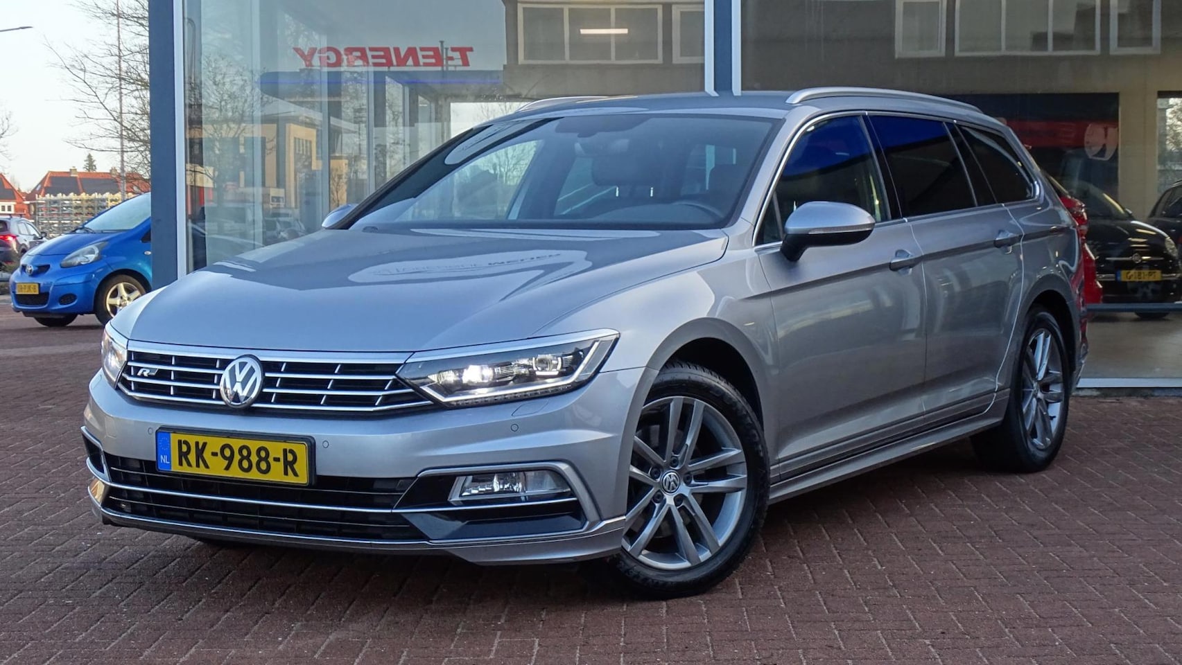 Volkswagen Passat Variant - 1.4 TSI ACT Highline Business R-Line / Rline | Automaat | Virtueel Cockpit | Airco | PDC | - AutoWereld.nl