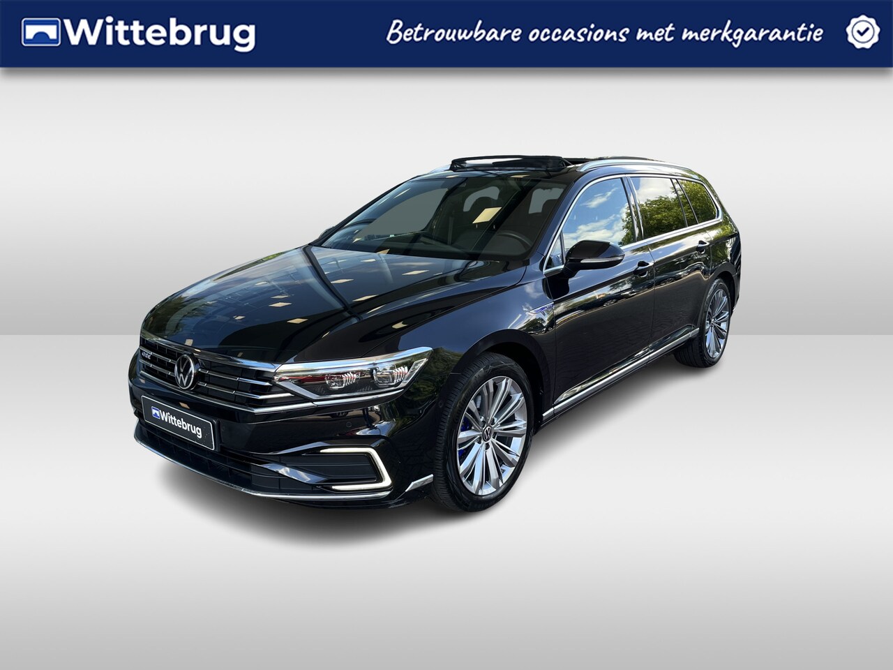 Volkswagen Passat Variant - 1.4 TSI PHEV GTE Business / Panorma dak / Zwenkbare trekhaak / Virtual cockpit / Suede bek - AutoWereld.nl