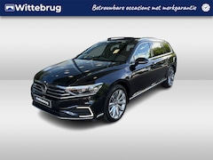 Volkswagen Passat Variant - 1.4 TSI PHEV GTE Business / Panorma dak / Zwenkbare trekhaak / Virtual cockpit / Suede bek