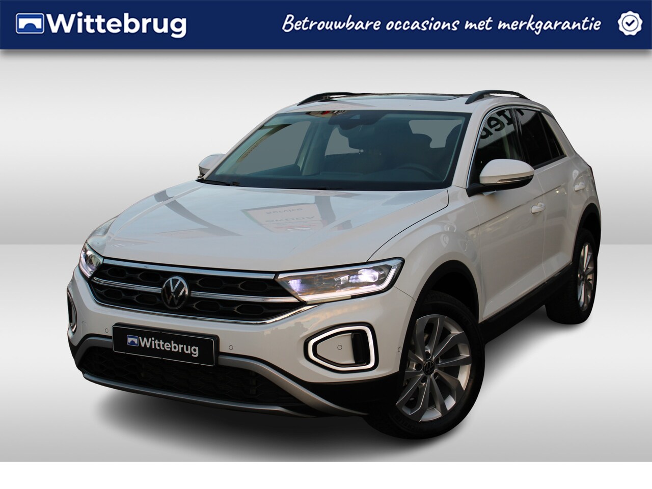 Volkswagen T-Roc - 1.5 TSI 150pk Style DSG Automaat / Panorama dak / Navigatie / LM 17 inch / APP / LED Plus - AutoWereld.nl