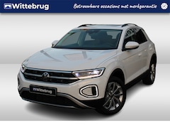 Volkswagen T-Roc - 1.5 TSI 150pk Style DSG Automaat / Panorama dak / Navigatie / LM 17 inch / APP / LED Plus