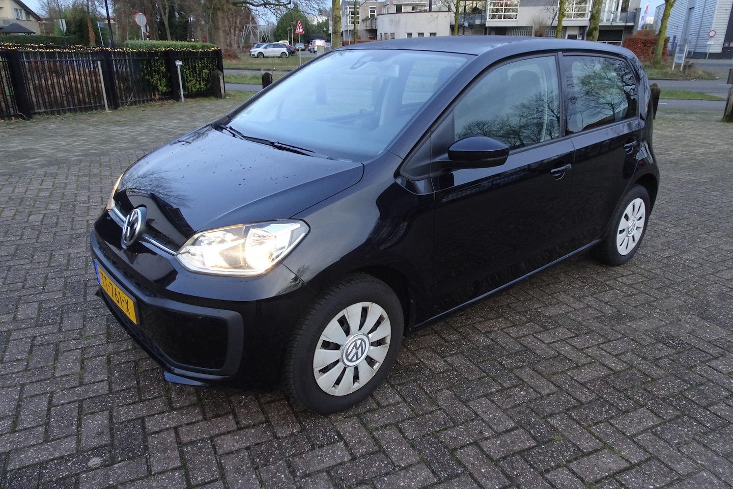 Volkswagen Up! - 1.0 BMT move up! 5 Deurs * AIRCO * Cr.control * PDC * - AutoWereld.nl