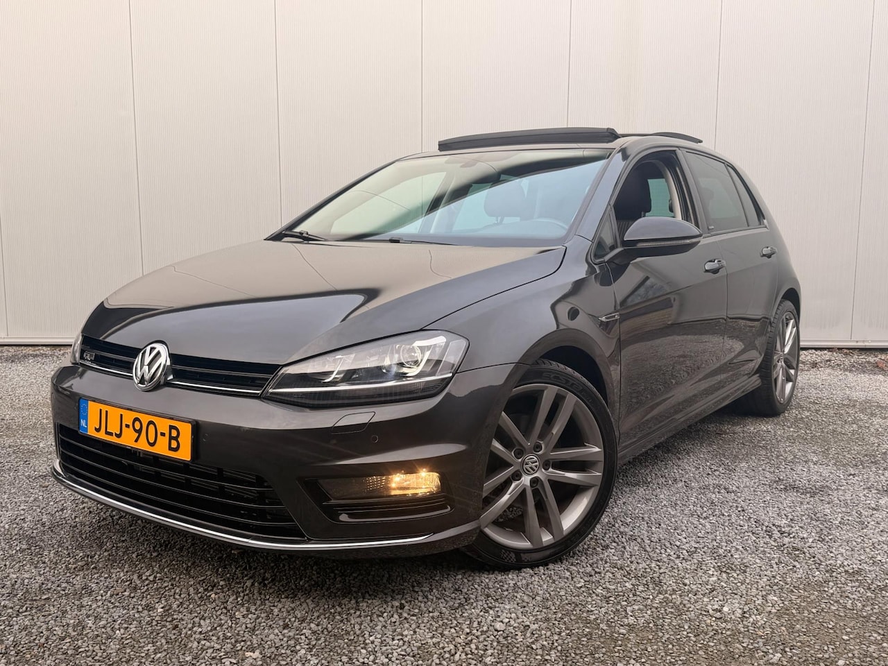 Volkswagen Golf - 1.4 TSI Business R -Line DSG Schuif/opendak Cruise Navigatie Stoelverw Clima Parkpilot - AutoWereld.nl