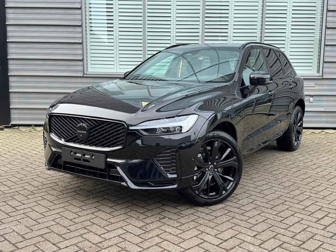 Volvo XC60 - T6 350PK AWD Plus Black Edition | Facelift | Pano-dak | Premium Pack | Lighting Pack - AutoWereld.nl