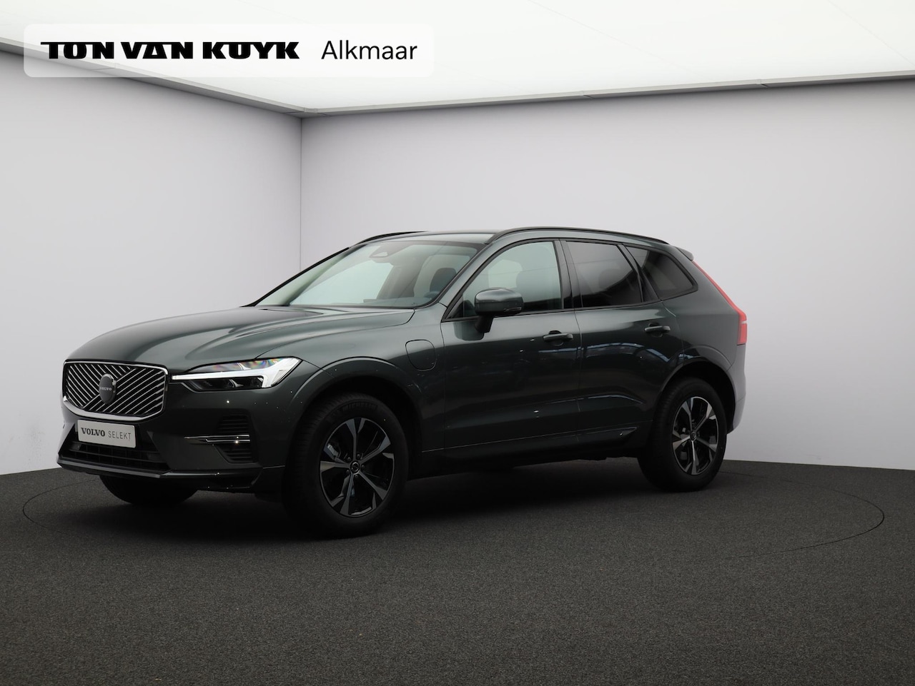 Volvo XC60 - T6 350PK Plug-in hybrid AWD Essential / Adaptive Cruise / BLIS / Verwarmbare Stoelen + Stu - AutoWereld.nl