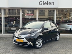 Toyota Aygo - 1.0 VVT-i X-Joy | Eerste eigenaar, Lichtmetalen velgen, Climate control, Privacy glass, Ap