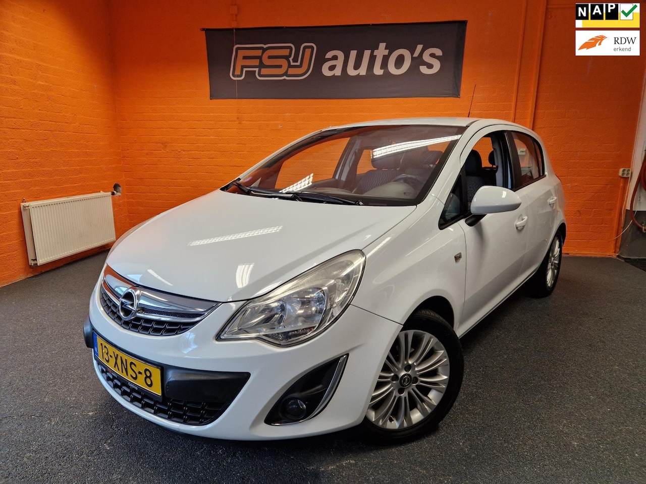 Opel Corsa - 1.4-16V / AUTOMAAT / COSMO / 5 DRS / NAVI / AIRCO - AutoWereld.nl