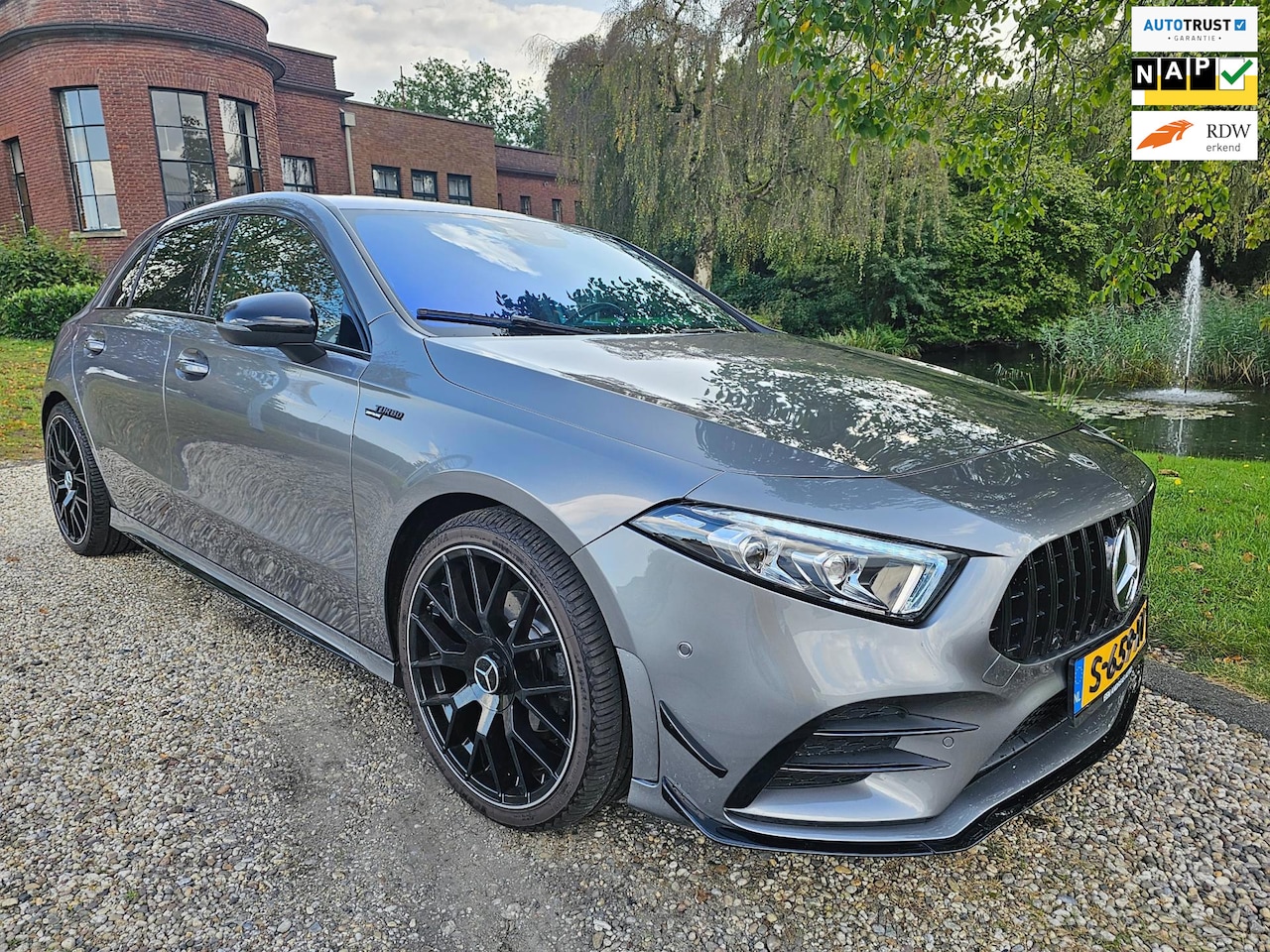 Mercedes-Benz A-klasse - 180 AMG 6-bak/LED/ MBUX / A45 19inch - AutoWereld.nl