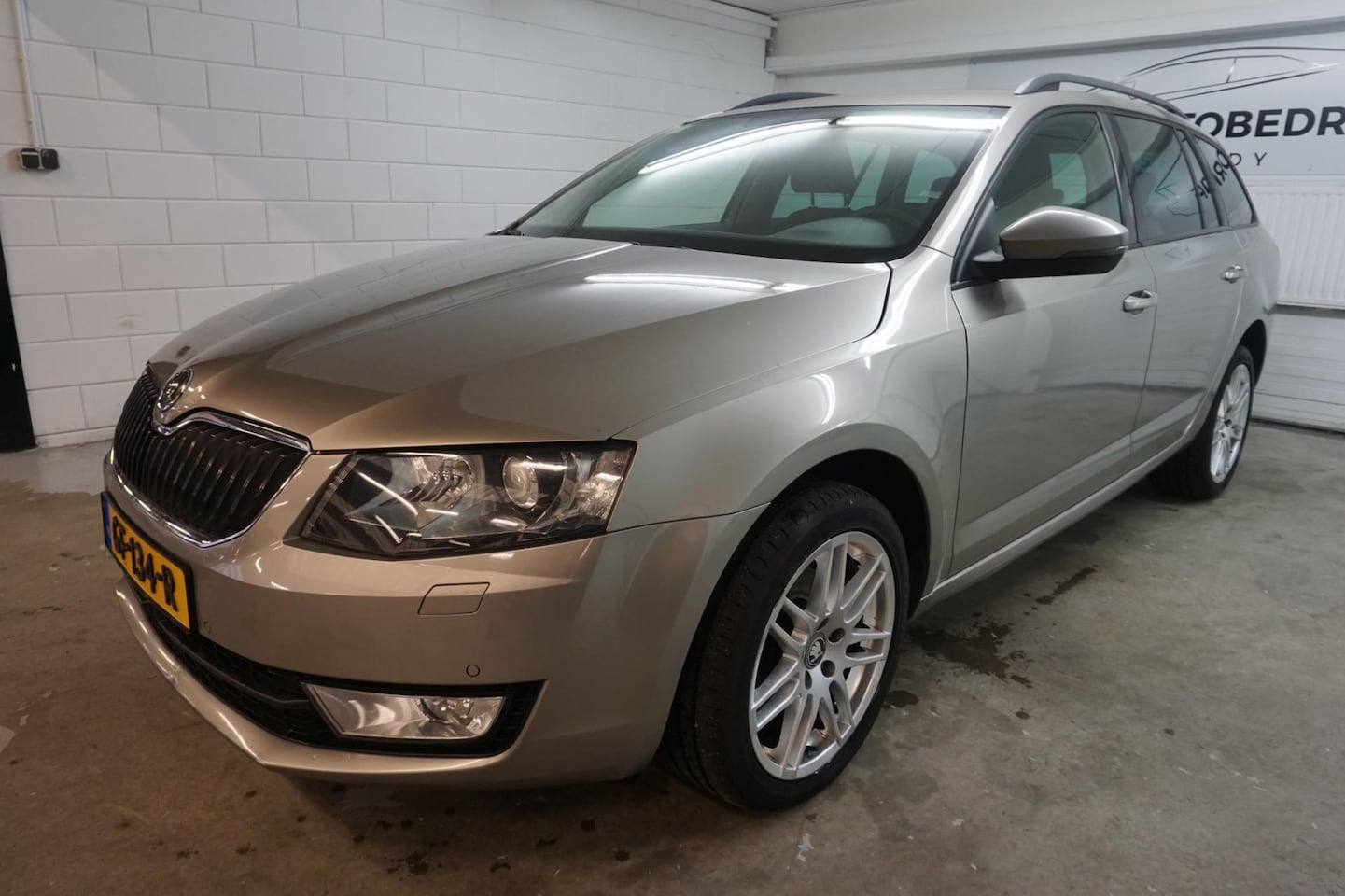 Skoda Octavia Combi - 1.6 TDI Greentech Elegance 4X4 /NAVI / NAP / CAMERA - AutoWereld.nl