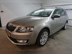Skoda Octavia Combi - 1.6 TDI Greentech Elegance 4X4 /NAVI / NAP / CAMERA