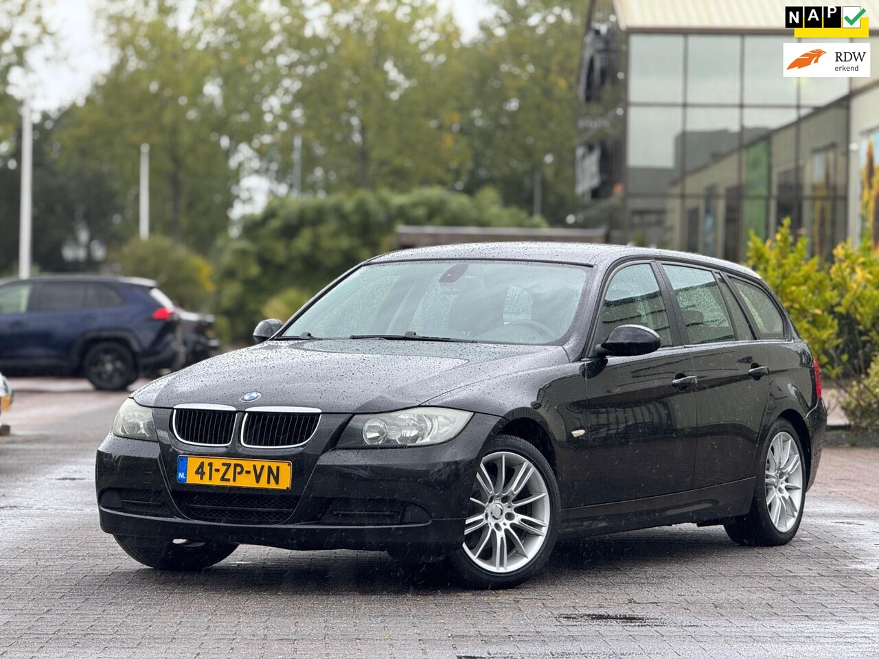 BMW 3-serie Touring - 318i Business Line | Automaat | Leder sportstoelen | Navigatie | Parkeersensoren | Stoelve - AutoWereld.nl