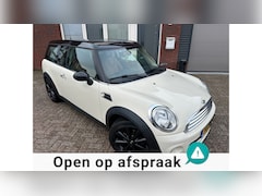MINI Clubman - 1.6 Cooper Business Line / Leder / NAP / Cruise / Airco / Navi / LM / Stoelverwarming