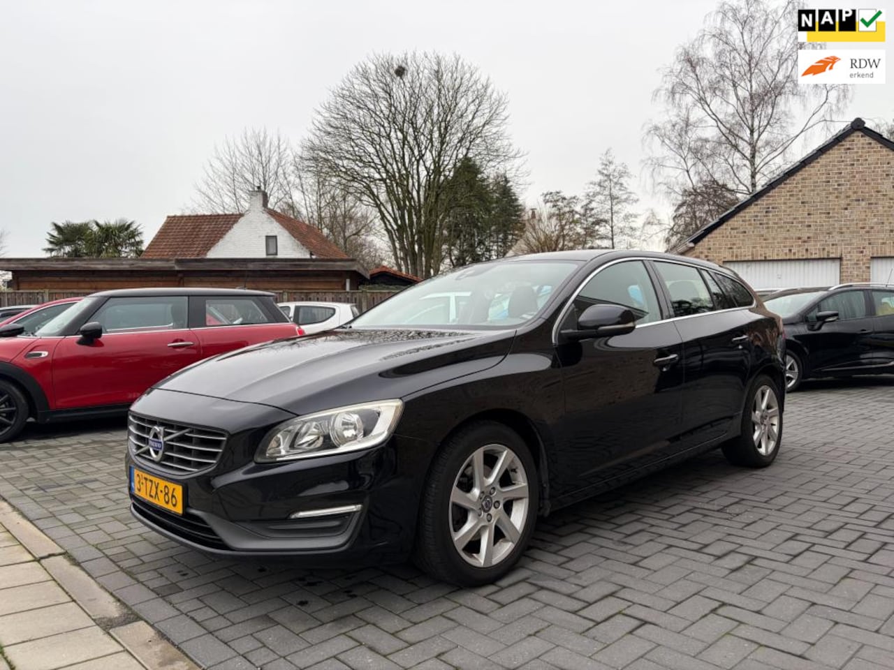 Volvo V60 - 1.6 T3 Momentum AUTOMAAT / PDC / CT / NAVI / AIRCO/ORG NL 2014 - AutoWereld.nl