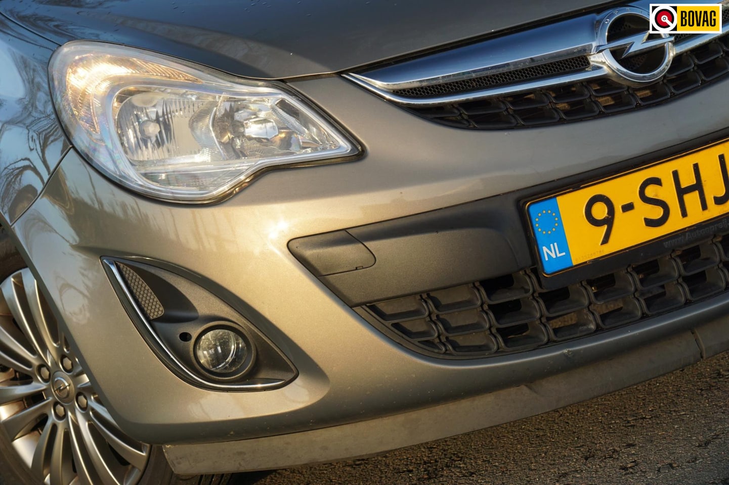 Opel Corsa - 1.4-16V Design Edition | Pepperdust Metallic | Navigatie/WinterPack/Cruise/PDC - Chique & - AutoWereld.nl