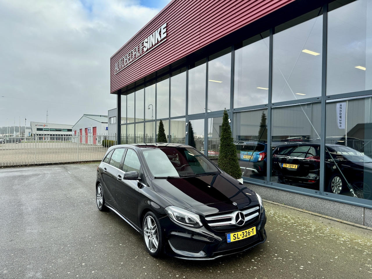 Mercedes-Benz B-klasse - 180 Business AMG Upgrade Edition NAVI ECC CRUISE - AutoWereld.nl