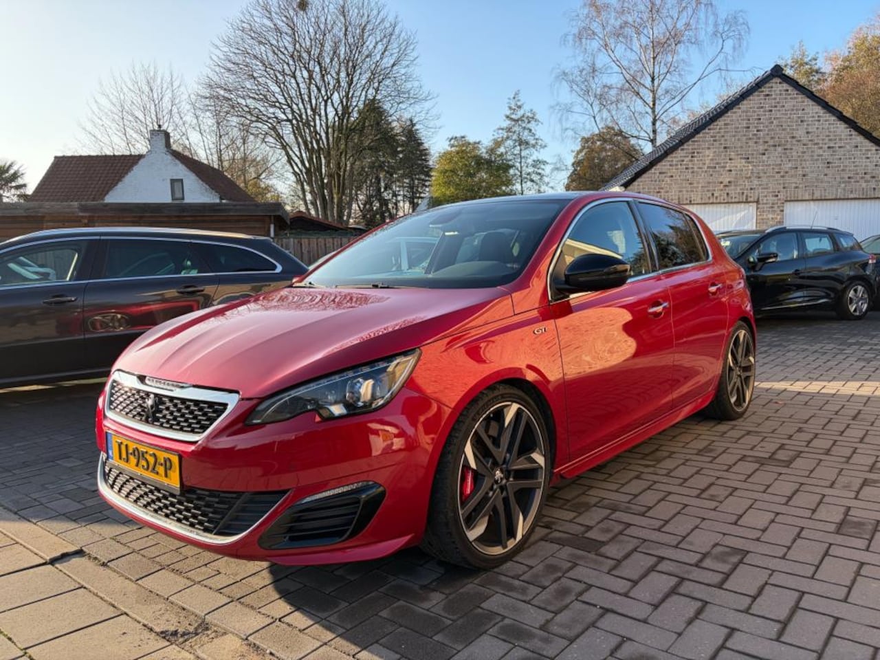 Peugeot 308 - 1.6 e-THP GTi 270 / NAVI/CAMERA/PANODAK/AIRCO/MASSAGE/ALCANTARA - AutoWereld.nl