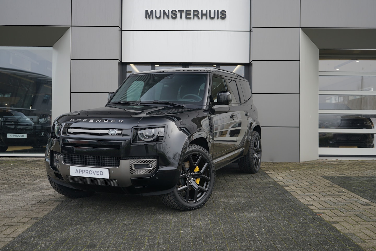 Land Rover Defender 110 - 2.0 P300e 110 X-Dynamic SE | Schuif/Kantel dak | Meridian | - AutoWereld.nl