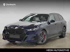 BMW 5-serie Touring - 550e xDrive M-Sport Pro | Panorama | Trekhaak | Bowers & Wilkins Surround Sound | Stoelven