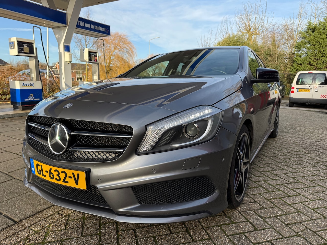 Mercedes-Benz A-klasse - 180 Ambition / Parkeersensoren / Panoramadak / Bluetooth / Navi - AutoWereld.nl