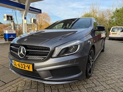 Mercedes-Benz A-klasse - 180 Ambition / Parkeersensoren / Panoramadak / Bluetooth / Navi