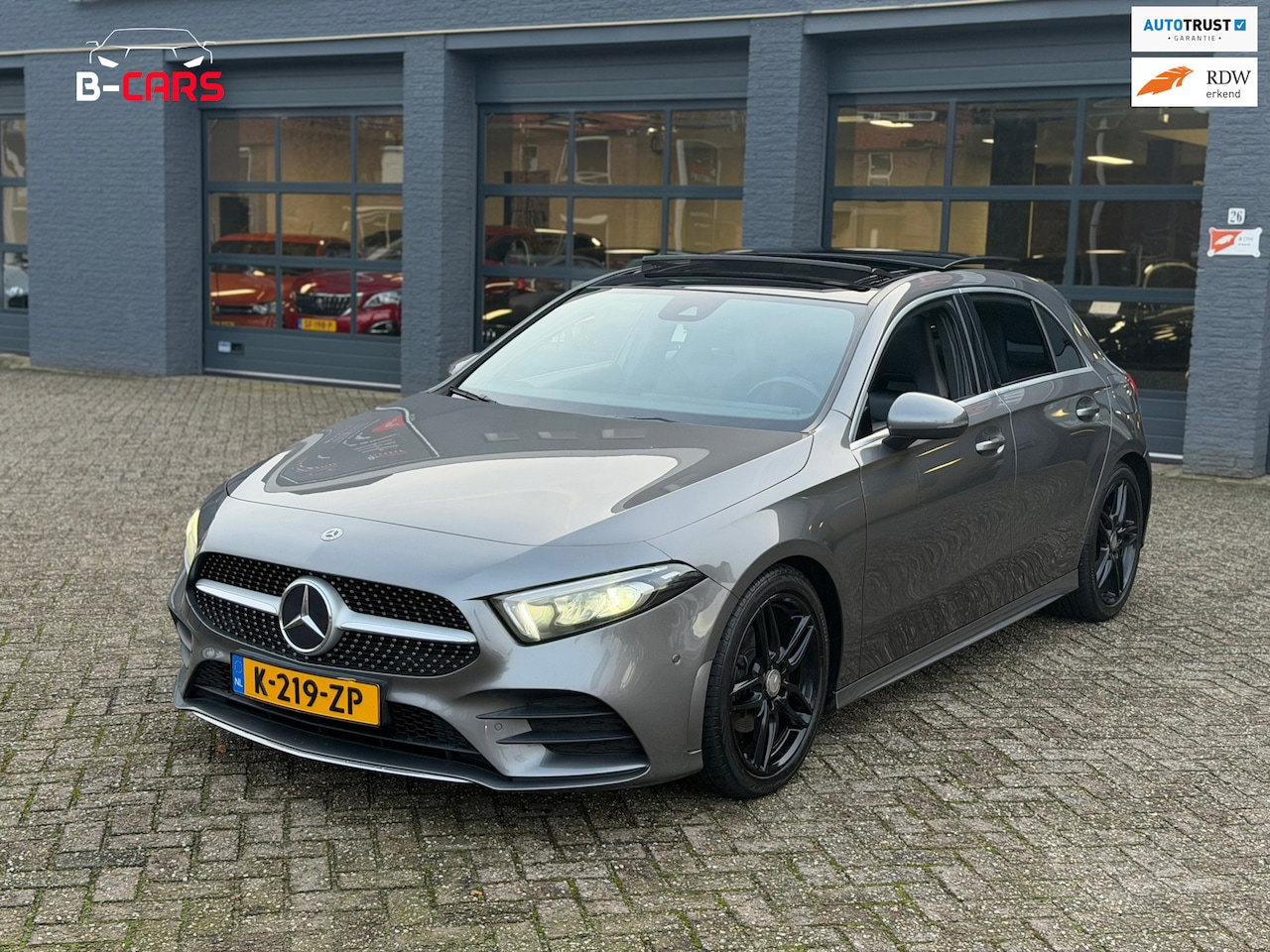 Mercedes-Benz A-klasse - 180 d Solution AMG Pano|AmbiLight|Leer|Xenon|XlNavi|Nap!! - AutoWereld.nl