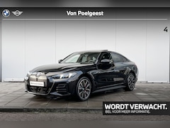 BMW i4 - xDrive40 M-Sport Pro / Glazen Schuifdak / Comfort Acces / Adaptieve LED Koplampen / Trekha