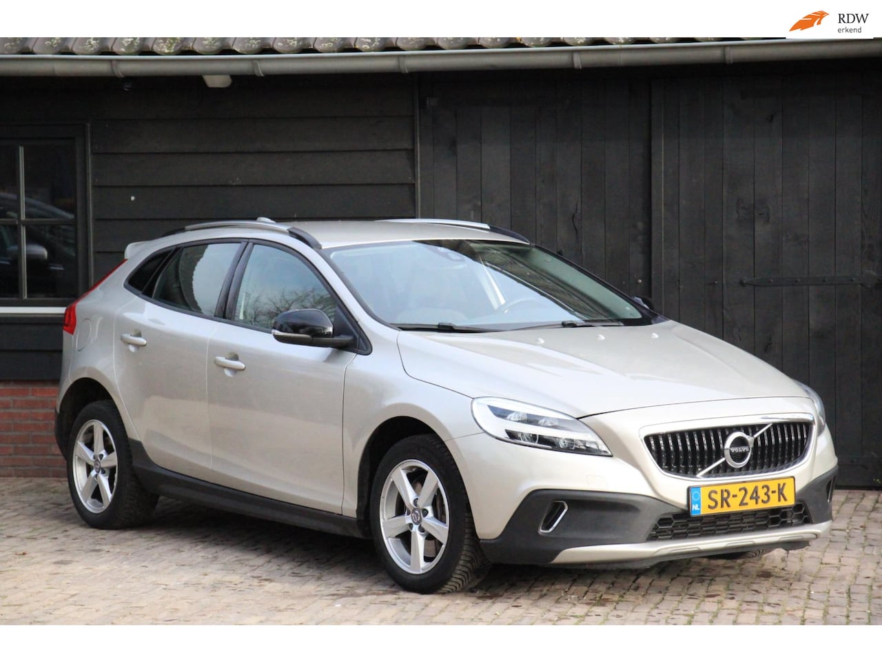 Volvo V40 Cross Country - 1.5 T3 Edition+ Navigatie/Parkeersensor/Stoelverwarming/103.000km - AutoWereld.nl