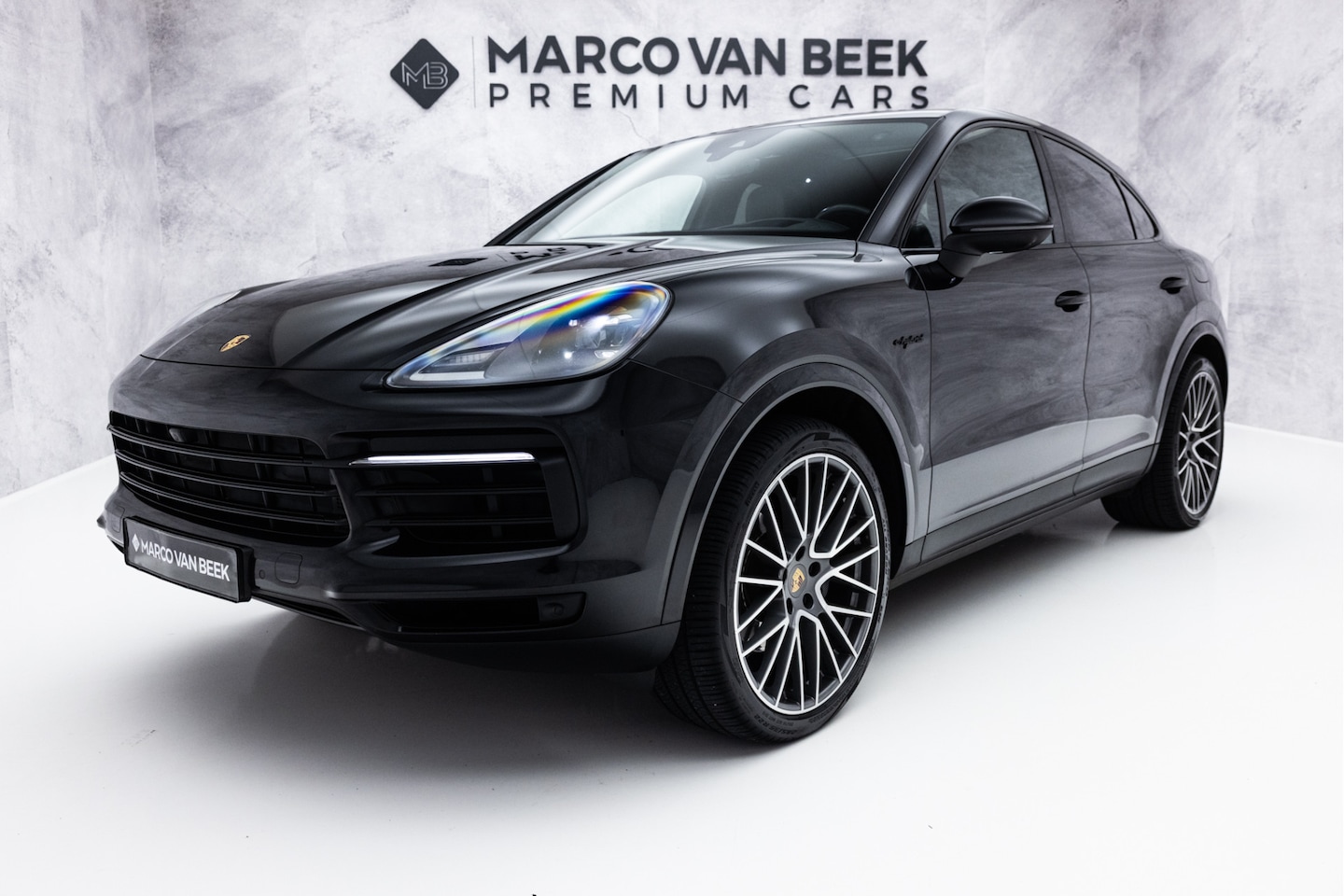 Porsche Cayenne Coupé - 3.0 E-Hybrid | Pano | Head-Up | E-Trekhaak | 22" RS Spyder - AutoWereld.nl